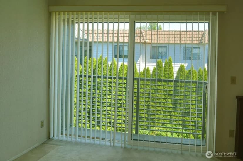 Property photo for 11300 1st Avenue Ne #321, Seattle photo 12