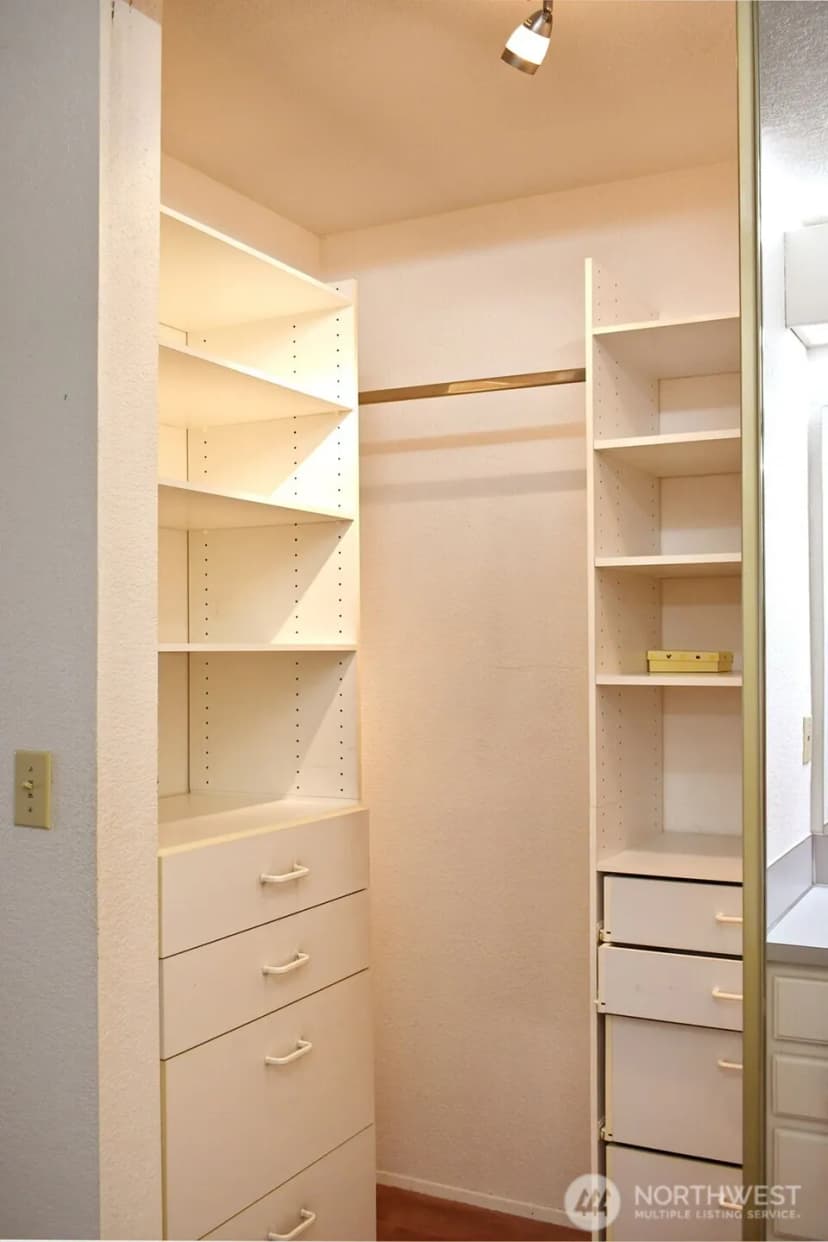 Property photo for 11300 1st Avenue Ne #321, Seattle photo 21