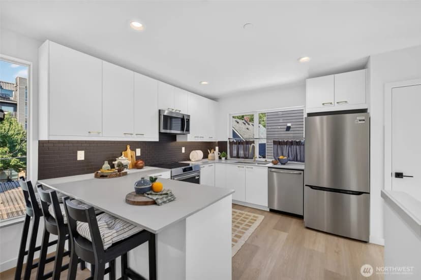 Property photo for 4105 25th Avenue Sw, Seattle photo 6