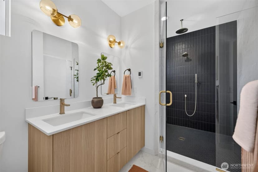 Property photo for 4105 25th Avenue Sw, Seattle photo 9