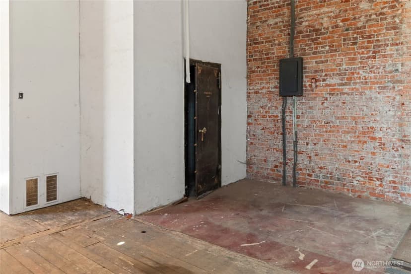 Property photo for 101 W 2nd Street, Lind photo 14