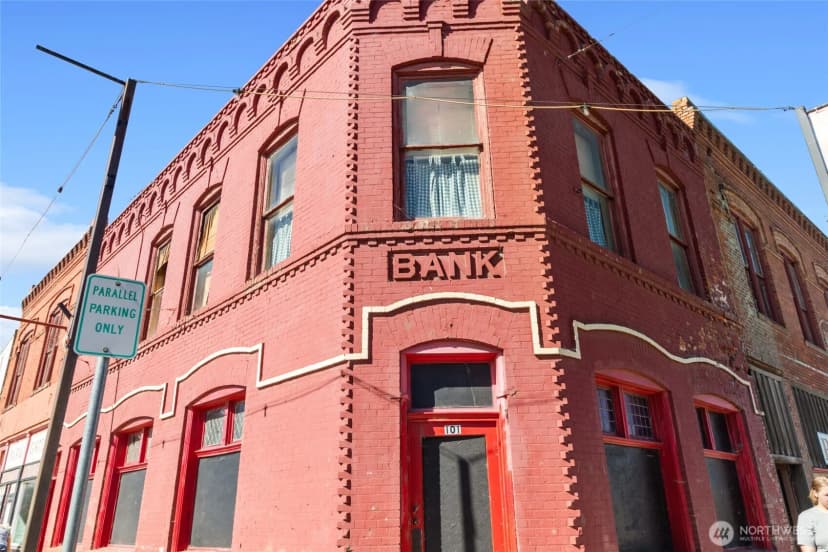 Property photo for 101 W 2nd Street, Lind