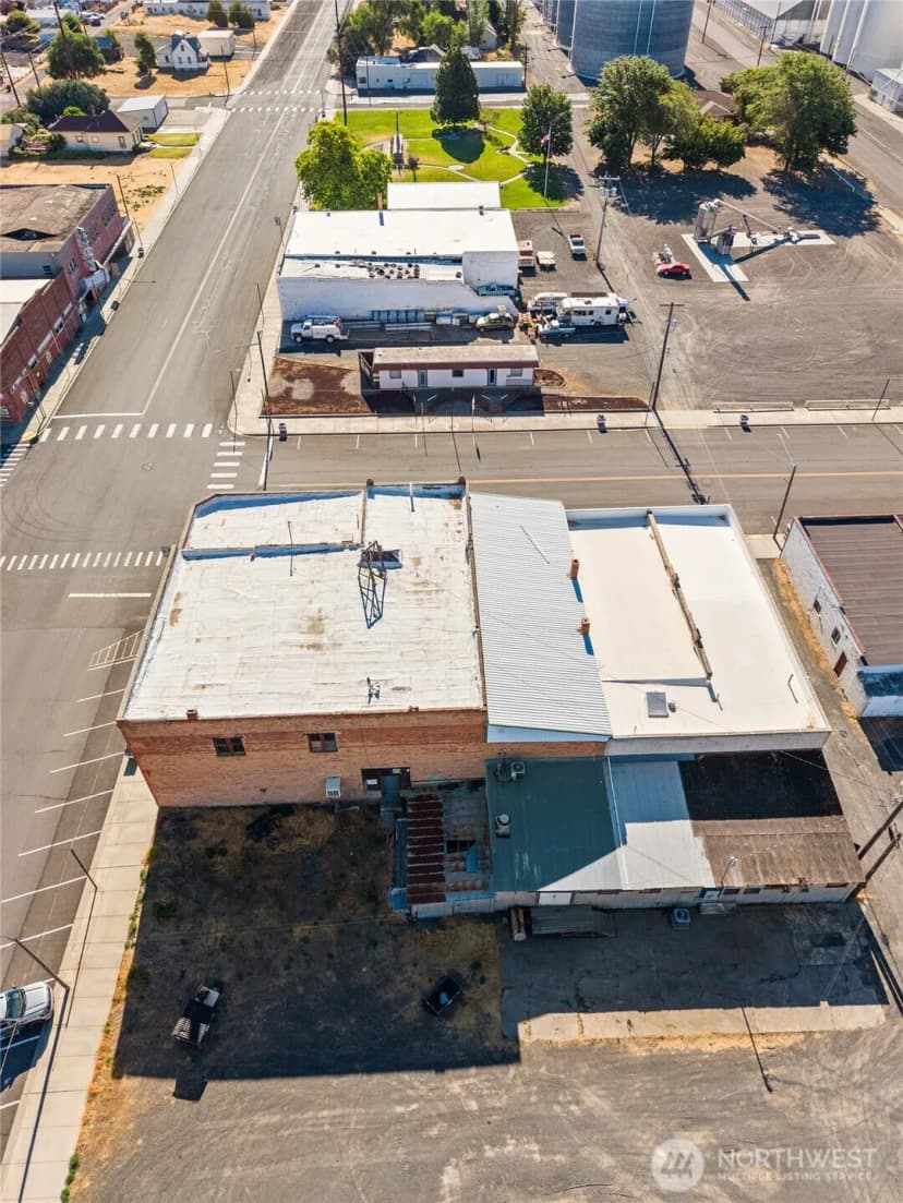 Property photo for 101 W 2nd Street, Lind photo 3