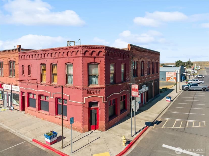 Property photo for 101 W 2nd Street, Lind photo 2