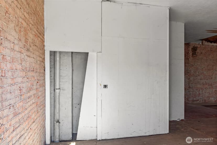 Property photo for 101 W 2nd Street, Lind photo 12