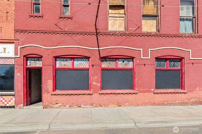 Property photo for 101 W 2nd Street, Lind photo 10