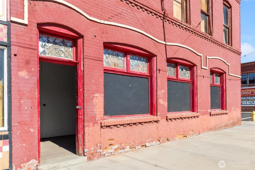 Property photo for 101 W 2nd Street, Lind photo 11