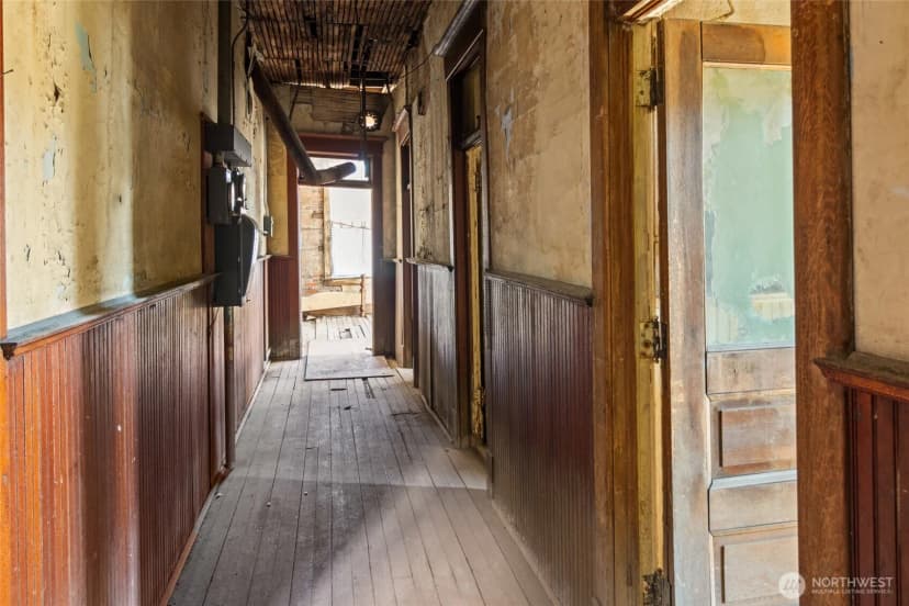 Property photo for 101 W 2nd Street, Lind photo 23