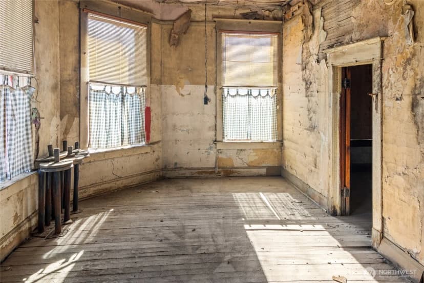Property photo for 101 W 2nd Street, Lind photo 31