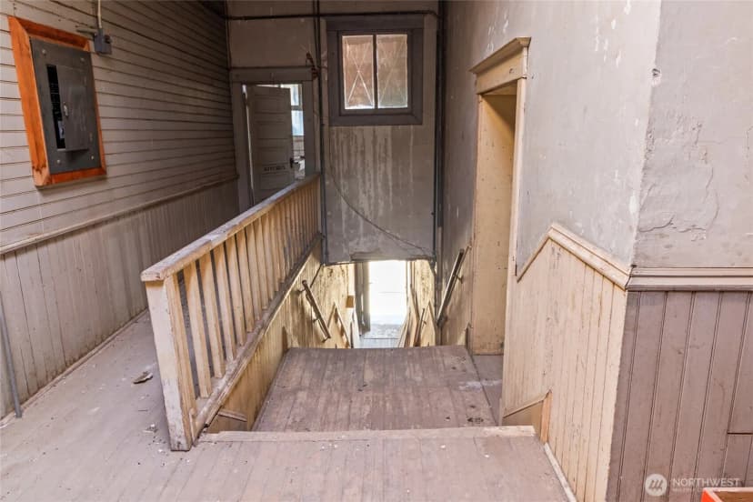 Property photo for 101 W 2nd Street, Lind photo 21