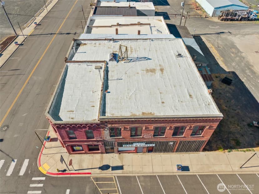 Property photo for 101 W 2nd Street, Lind photo 9
