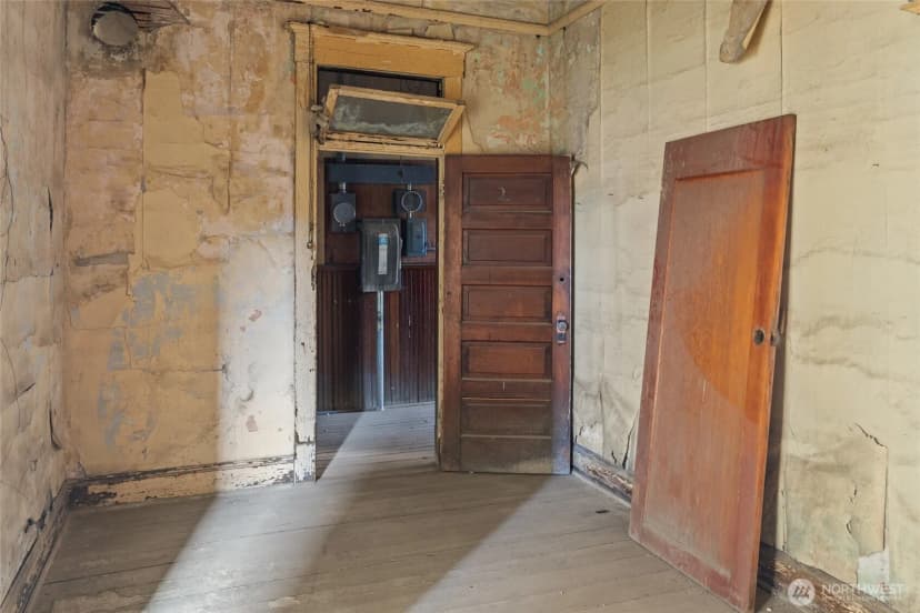 Property photo for 101 W 2nd Street, Lind photo 27