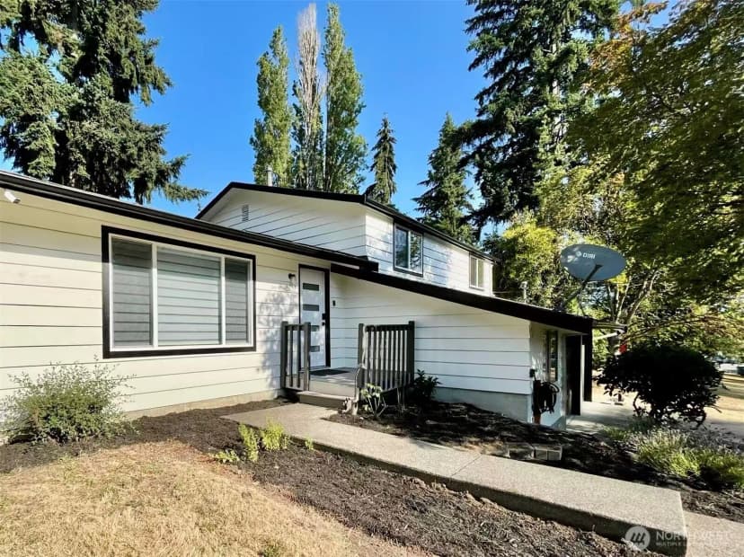 Property photo for 1261 150th Avenue Se, Bellevue photo 3