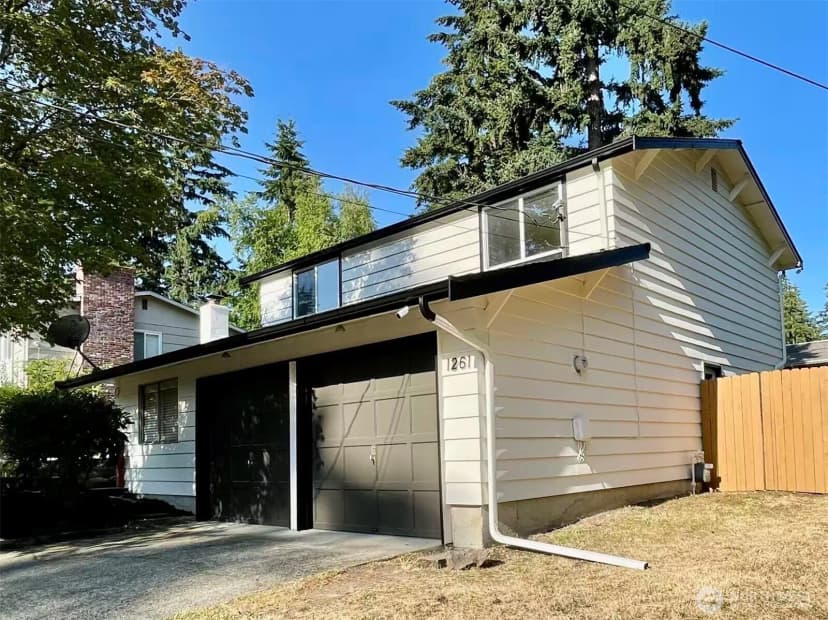 Property photo for 1261 150th Avenue Se, Bellevue photo 2