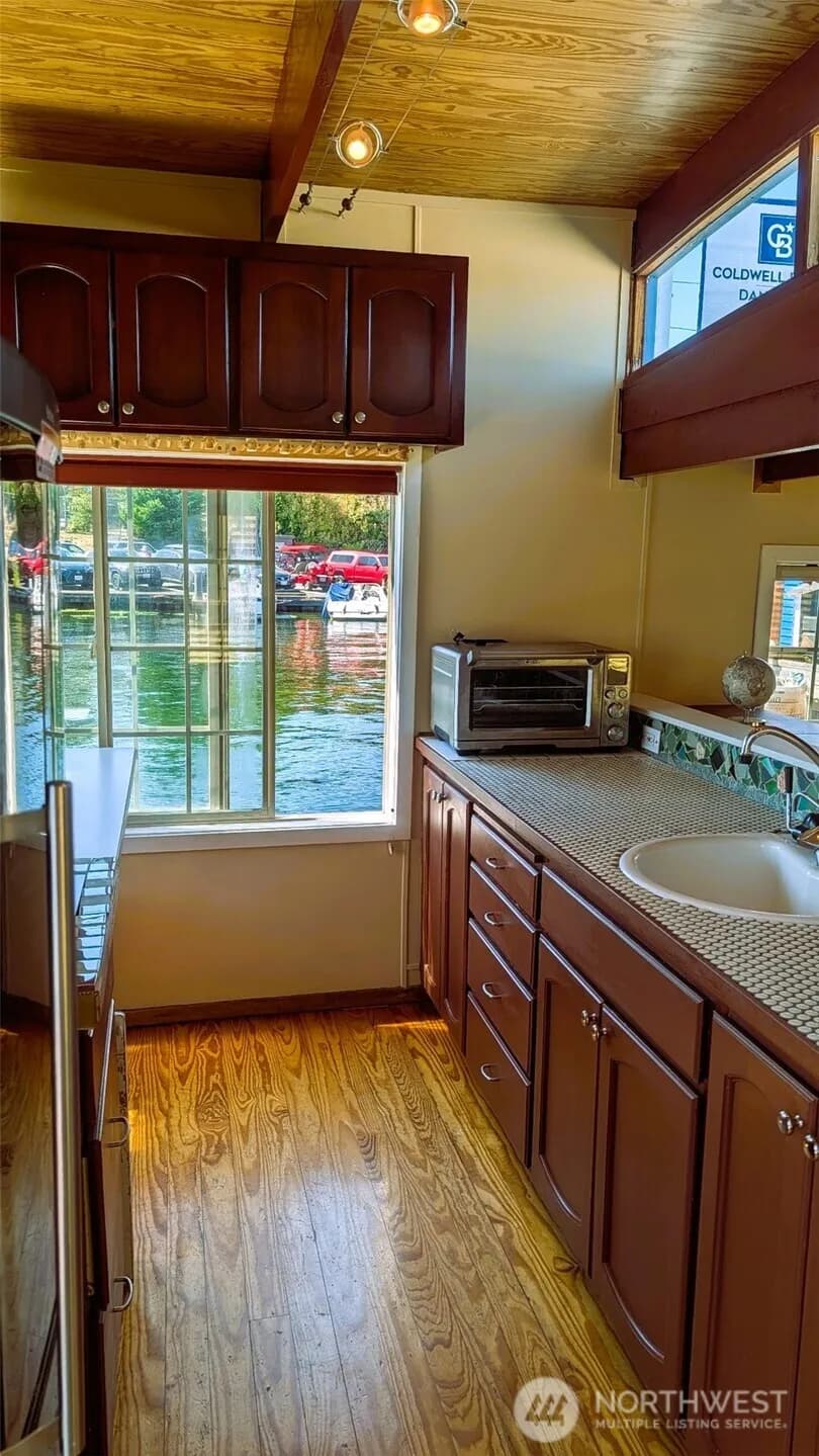 Property photo for 2401 N Northlake Way #e9, Seattle photo 6