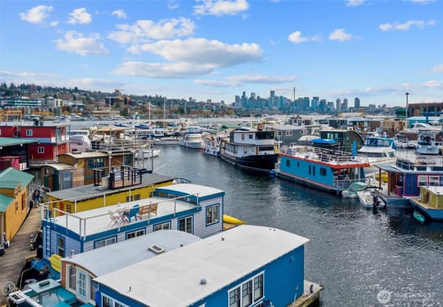 Property photo for 2401 N Northlake Way #e9, Seattle photo 4