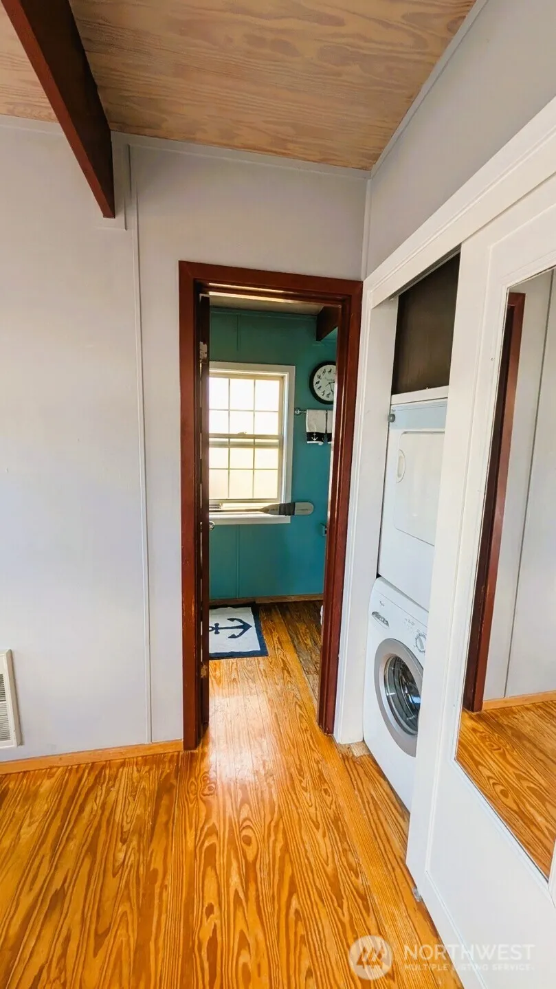 Property photo for 2401 N Northlake Way #e9, Seattle photo 17
