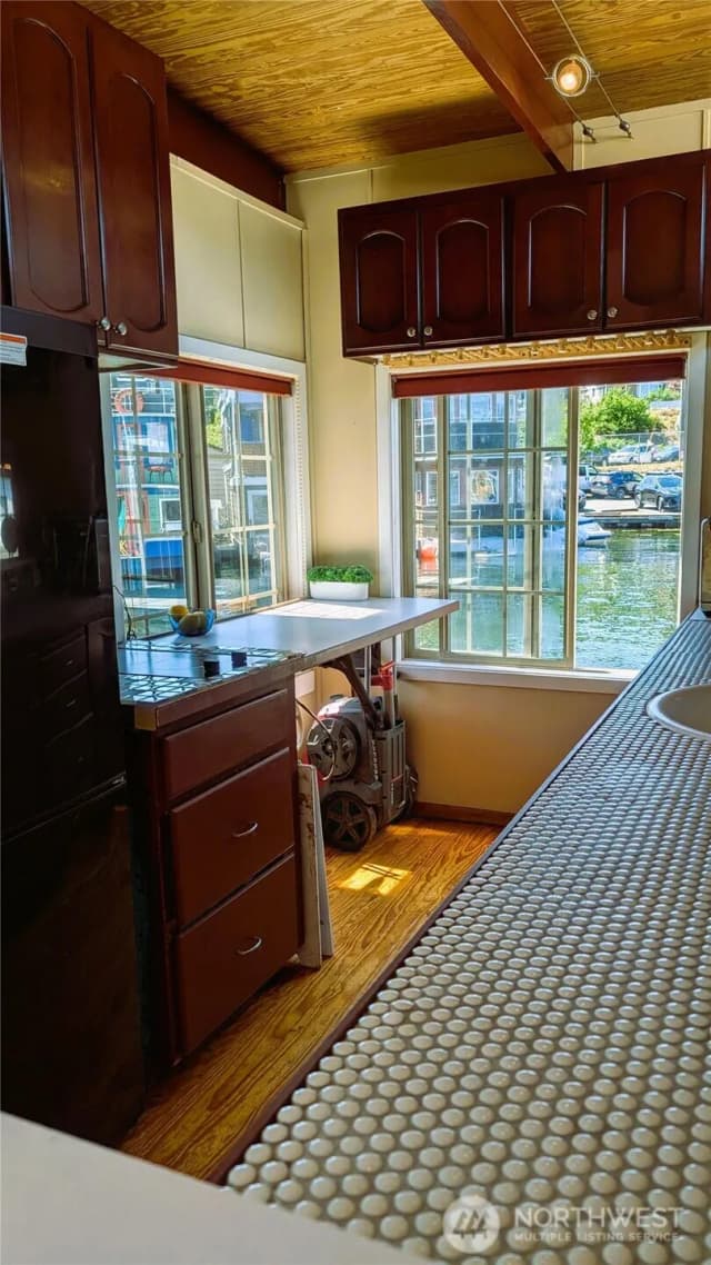 Property photo for 2401 N Northlake Way #e9, Seattle photo 5
