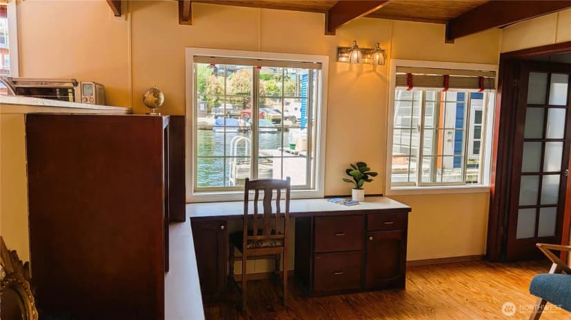Property photo for 2401 N Northlake Way #e9, Seattle photo 7