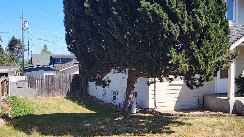 Property photo for 415 E Lopez Ave, Port Angeles photo 2