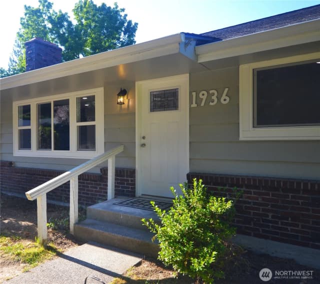 Property photo for 1936 Ne Clemens Street, Bremerton photo 2