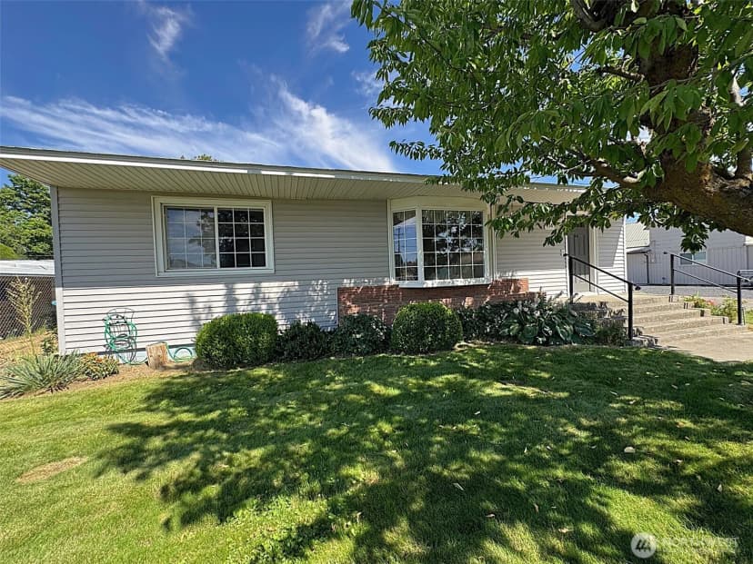 Property photo for 438 S Burke Road, Connell photo 2