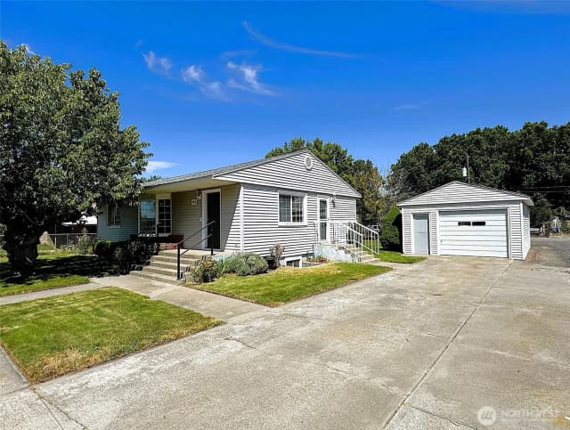Property photo for 438 S Burke Road, Connell
