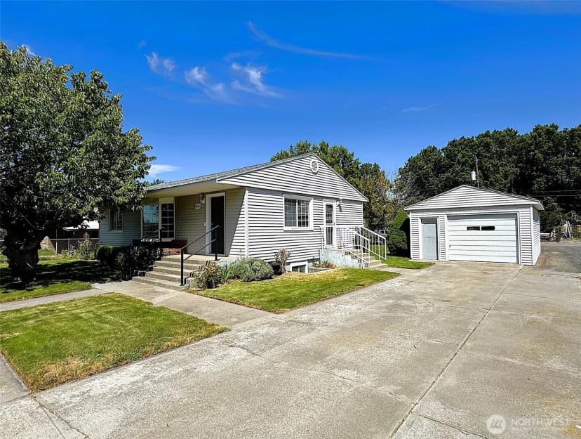 Property photo for 438 S Burke Road, Connell