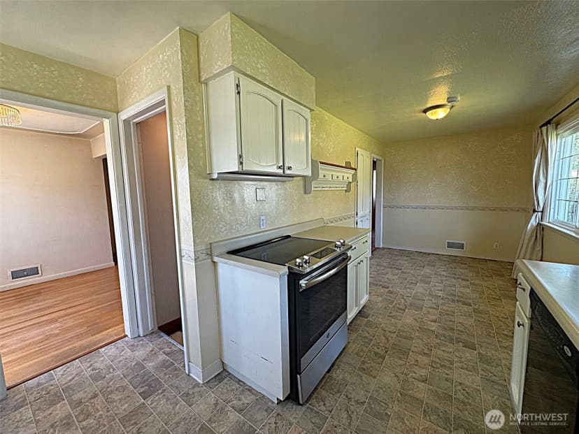 Property photo for 438 S Burke Road, Connell photo 10