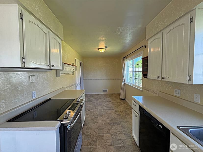 Property photo for 438 S Burke Road, Connell photo 11