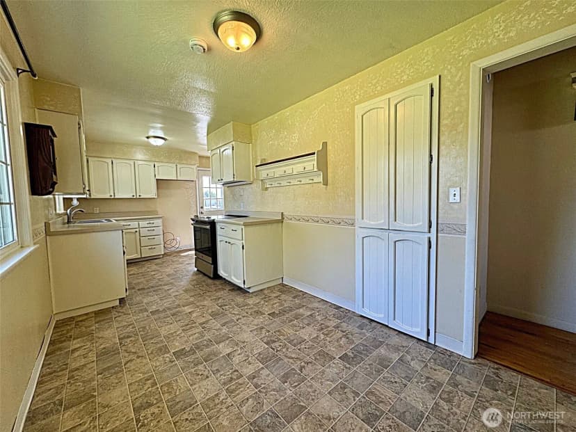 Property photo for 438 S Burke Road, Connell photo 14