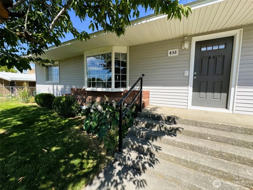 Property photo for 438 S Burke Road, Connell photo 4