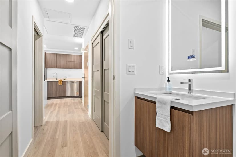 Property photo for 1019 Granary Avenue #402, Bellingham photo 8
