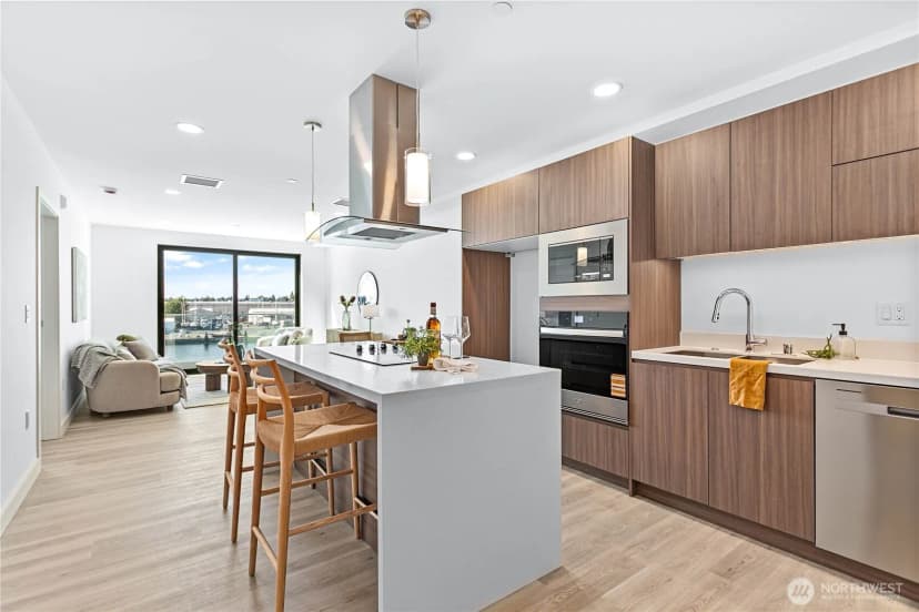 Property photo for 1019 Granary Avenue #402, Bellingham photo 3