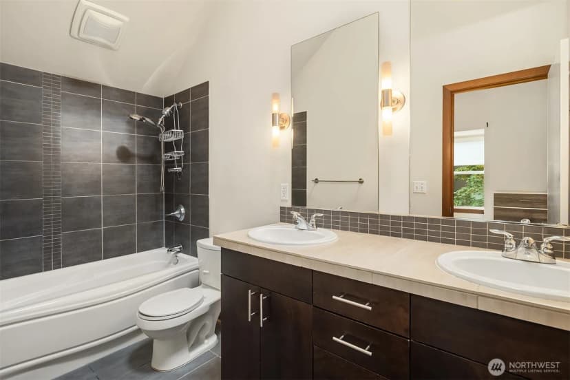 Property photo for 3635 Greenwood Avenue N #b, Seattle photo 18