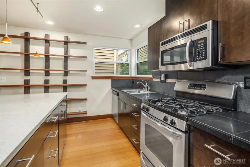 Property photo for 3635 Greenwood Avenue N #b, Seattle photo 8