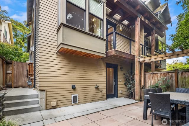 Property photo for 3635 Greenwood Avenue N #b, Seattle photo 4