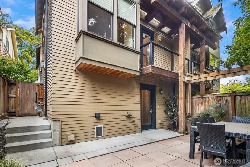 Property photo for 3635 Greenwood Avenue N #b, Seattle photo 4