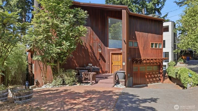 Property photo for 2305 E Lake Sammamish Place Se, Sammamish photo 3
