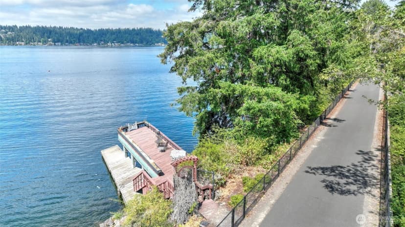 Property photo for 2305 E Lake Sammamish Place Se, Sammamish photo 6