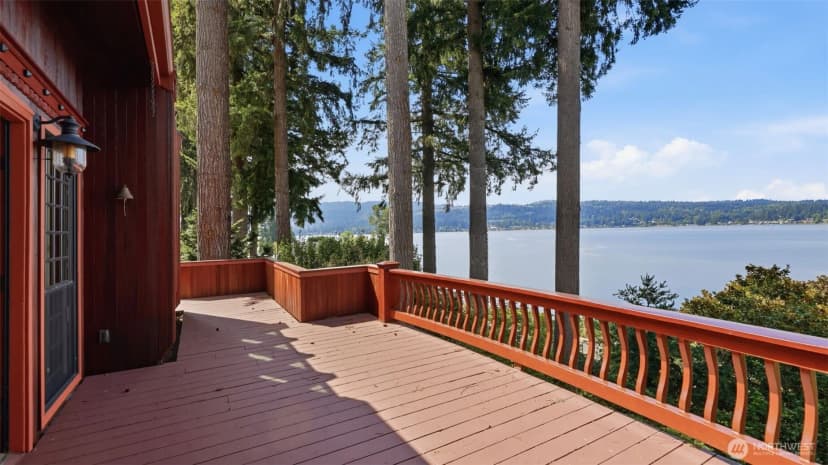 Property photo for 2305 E Lake Sammamish Place Se, Sammamish