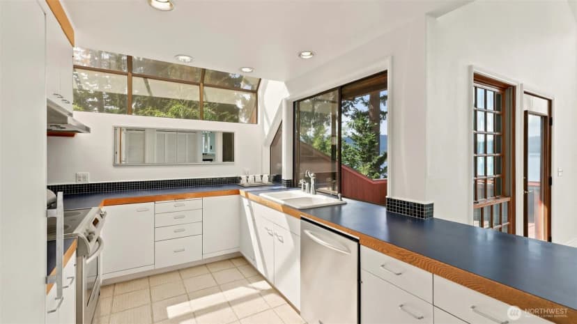 Property photo for 2305 E Lake Sammamish Place Se, Sammamish photo 8