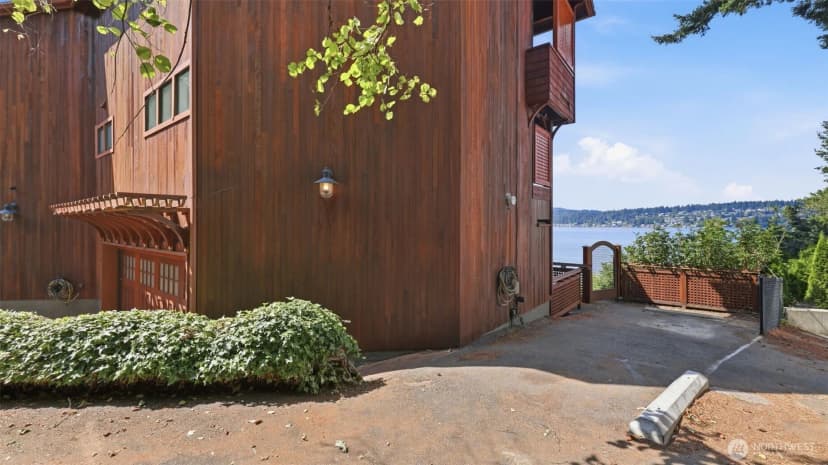 Property photo for 2305 E Lake Sammamish Place Se, Sammamish photo 34