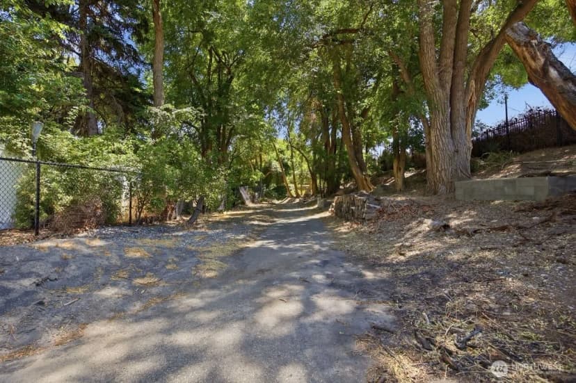 Property photo for 76704 N Yakima River Road, West Richland photo 32