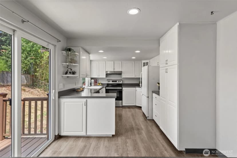 Property photo for 22208 Meridian Avenue S, Bothell photo 8