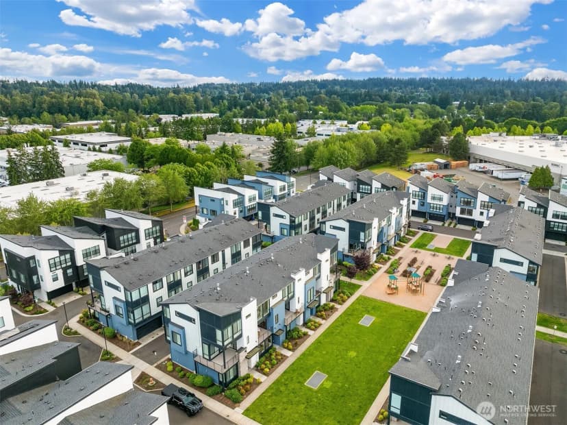 Property photo for 21708 24th Avenue Se #b, Bothell photo 32