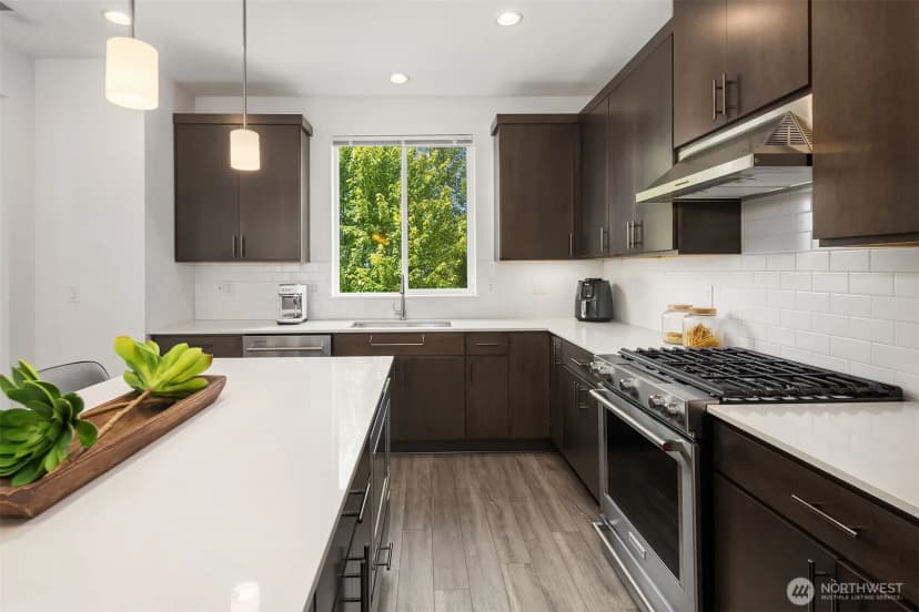 Property photo for 21708 24th Avenue Se #b, Bothell photo 8