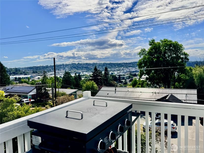 Property photo for 5006 3rd Avenue Nw, Seattle photo 30