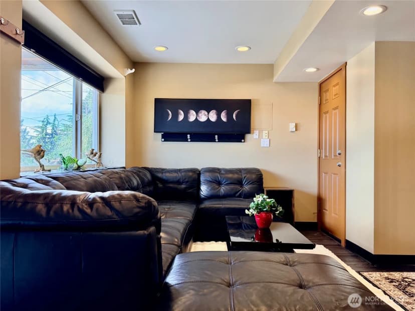 Property photo for 5006 3rd Avenue Nw, Seattle photo 17