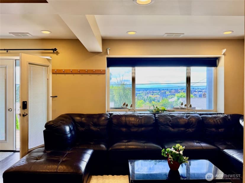 Property photo for 5006 3rd Avenue Nw, Seattle photo 18